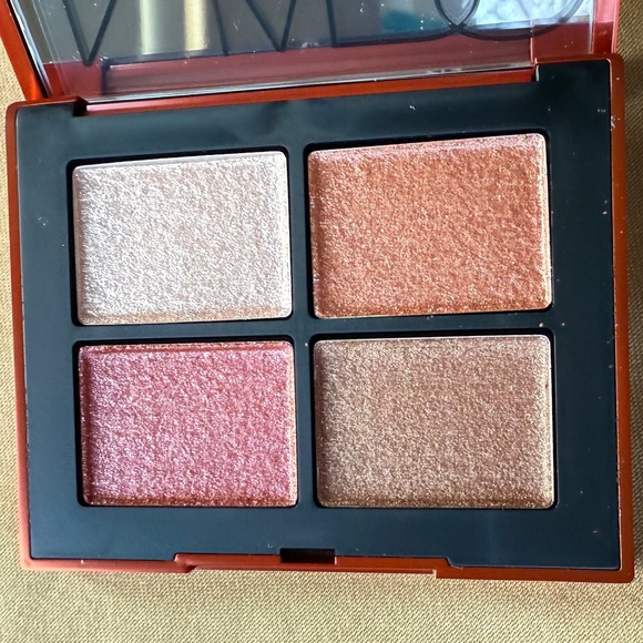 NARS Limited Edition Quad Eyeshadow Pallet in Laguna Sunset - Picture 5 of 6